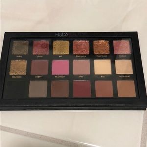 Huda Beauty Textured Eye Shadow Palette
